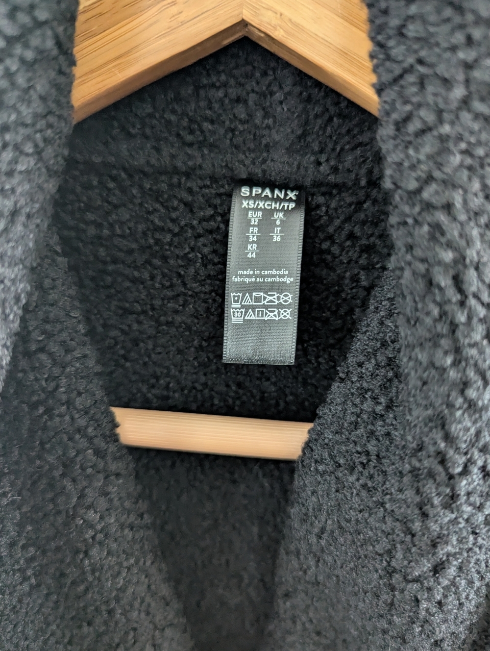 Spanx NWT Fleece and Leather Long Wrap Very Black Size XS - Picture 6 of 9